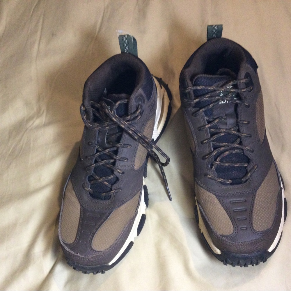 Skechers/ Goodyear men’s size 7 sneakers
